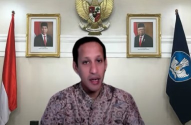 Nadiem Makarim Terima Penghargaan People of The Year 2021