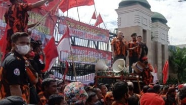 Pemuda Pancasila Geruduk DPR, Tuntut Permintaan Maaf Junimart Girsang