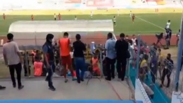 Viral Video Wasit Semen Padang vs KS Tiga Naga Diamuk, Dikejar dan Dipukuli Massa