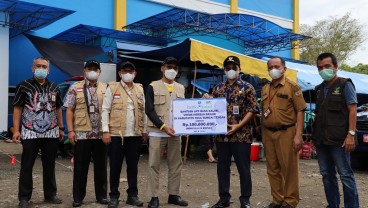 Serahkan Bantuan 100 Juta, UPZ Bank Kalsel Bantu Warga Terdampak Banjir Hulu Sungai Tengah