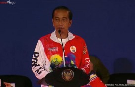 Momen Jokowi Tanding Badminton dengan Tim Piala Thomas di Bali