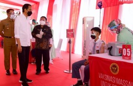 Waspada Omicron! Jokowi Perintahkan TNI-Polri Kebut Vaksinasi