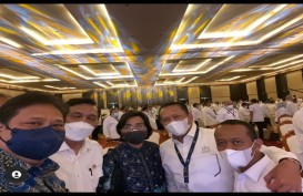 Momen Ketika Sri Mulyani Pamer Selfie Bareng Bamsoet di Bali