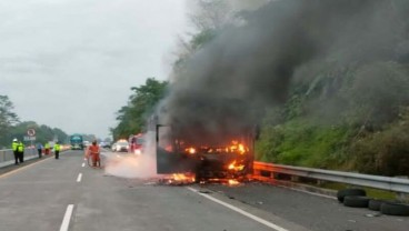 Bus Jurusan Tangerang-Yogyakarta Terbakar di Tol Semarang