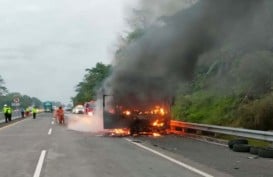 Bus Jurusan Tangerang-Yogyakarta Terbakar di Tol Semarang