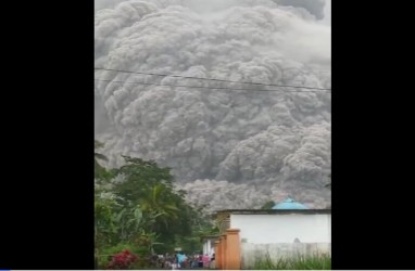 Gunung Semeru Erupsi, Ini Langkah Khofifah