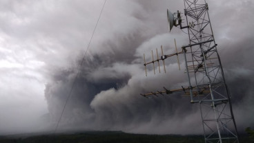 BNPB Kirim Logistik Awal Senilai 1,1 Miliar untuk Penanganan Erupsi Gunung Semeru