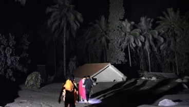 Foto-foto Atap Rumah Tertimbun Abu Vulkanik Akibat Erupsi Gunung Semeru