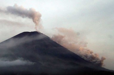 Erupsi Gunung Semeru, AirNav Arahkan Pesawat Lewat Utara Jawa