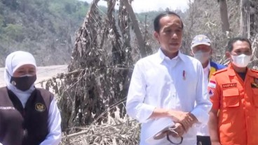 Video Jokowi Tinjau Lokasi Bencana Erupsi Gunung Semeru di Lumajang