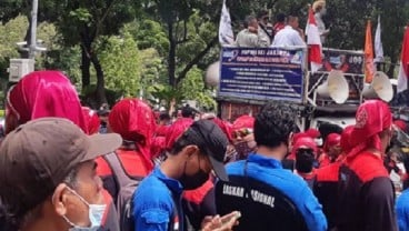 Ribuan Buruh Demo di Istana dan Balkot DKI Tuntut Kenaikan UMP