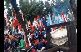 Anies Siapkan Revisi UMP DKI 2022, Buruh Diajak Berembuk