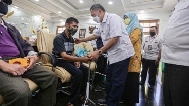 Ratusan Disabilitas Terima Alat Bantu dari Pemkot Bandung