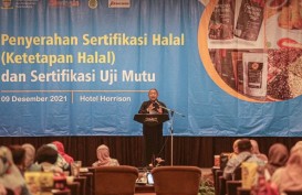 Ratusan Pelaku IKM di Kota Bandung Terima Sertifikat Halal dan Uji Mutu