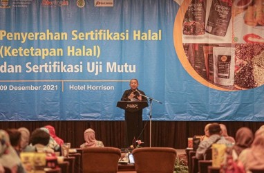 Ratusan Pelaku IKM di Kota Bandung Terima Sertifikat Halal dan Uji Mutu