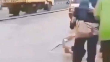 Hoaks Video Viral Ibu-ibu Disebut Jatuh karena Sumur Resapan di Jakarta