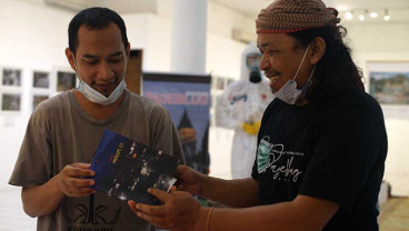 Pewarta Foto Indonesia Boy T Harjanto Luncurkan Buku Letusan Merapi Jilid 07