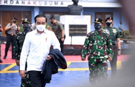 Jokowi Beli Jaket Costum Motif Garuda Khas Blora, Begini Penampilannya