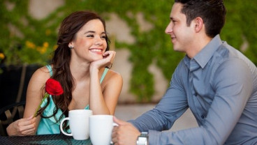 Ini Perbedaan Jatuh Cinta dan Kagum Pria ke Perempuan