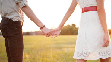 7 Tanda Perempuan Mencintai Pria dengan Tulus