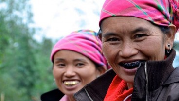 Mengenal Tradisi Menghitamkan Gigi pada Suku Vietnam