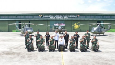 Selesai Overhoul, Wamenhan Serahkan Helikpoter Bell ke TNI AD