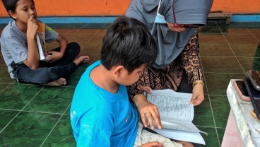 Dosen IBU Dampingi Siswa SMP Belajar Bahasa Inggris di Rumah