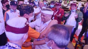 Heru Dewanto Serahkan Tongkat Estafet Kepemimpinan PII kepada Danis dan Ilham Habibie