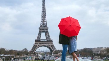 Apa Itu Paris Kiss? Ini 6 Tempat Paling Romantis untuk Berciuman di Paris 