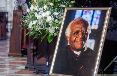 Uskup Agung Desmond Tutu Dimakamkan dalam Upacara Sederhana