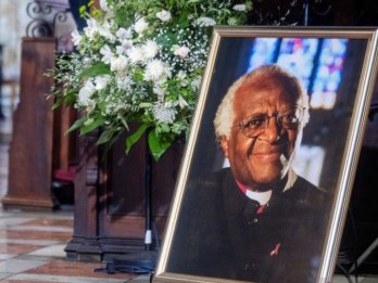 Uskup Agung Desmond Tutu Dimakamkan dalam Upacara Sederhana