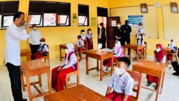 Presiden Jokowi Tinjau Lokasi Vaksinasi Covid-19 Anak di Jawa Tengah