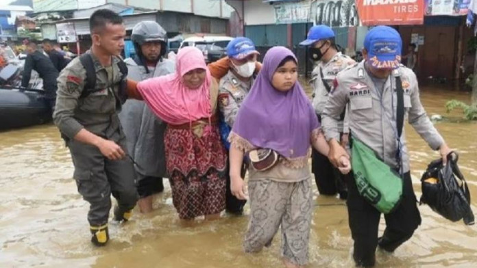 Kapolda Papua Tinjau Lokasi Banjir dan Longsor Kota Jayapura