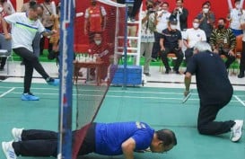 Momen Kocak Menteri PUPR Menang Pertandingan Badminton di Acara Kepala Sekretariat Presiden Cup 2022