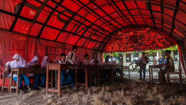 Pasca Gempa Bumi, Siswa di Banten Terpaksa Belajar di Tenda Darurat Karena Gedung Sekolah Rusak