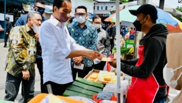 Pedagang di Pasar Sederhana Senang Dapat BLT