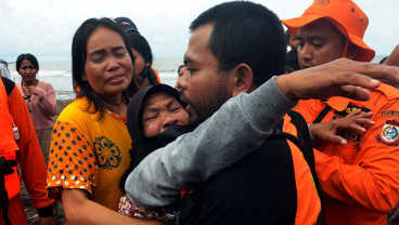 Tim SAR Gabungan Temukan Remaja Yang Tewas Terseret Ombak di Pantai Wisata Anging Mammiri Makassar