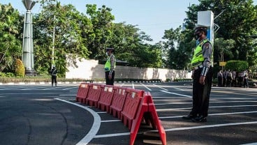 Ditegur Tak Pakai Helm, Wanita Pengendara Motor Ini Acungkan Jari Tengah kepada Polisi, Videonya Viral