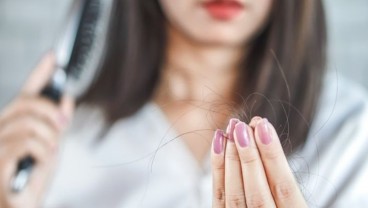 4 Tips Mengatasi Rambut Rontok Pasca Melahirkan