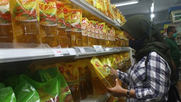 Ludes Kurang dari 24 Jam, Begini Taktik Pembeli Minyak Goreng Rp14.000 di Supermarket