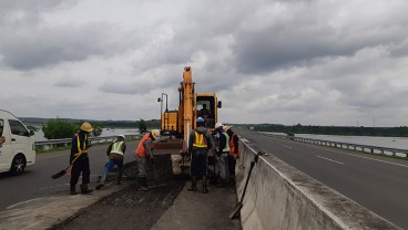 Jalan Tol Trans Sumatra Gampang Rusak karena Tidak Semua Dibeton