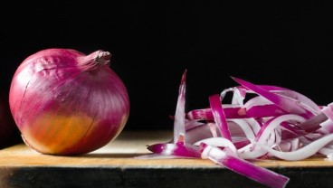 Ini Lho Penyebab Kenapa Mengiris Bawang Merah Bikin Menangis