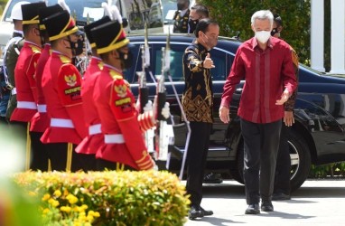 Bertemu Jokowi, PM Singapura dan Delegasi Kompak Pakai Batik