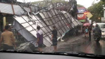 Bogor dan Lampung Dilanda Hujan dan Angin Kencang, Puluhan Rumah Rusak 
