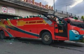 Bus Menabrak Fly Over di Padang Panjang, 17 Penumpang Dievakuasi