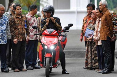 Erick Thohir Semangat Jodohkan Motor Listrik Gesits dengan Gojek dan Grab