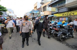 Prokes Mengendur, Wali Kota Cirebon Turun ke Pasar Ingatkan Warganya