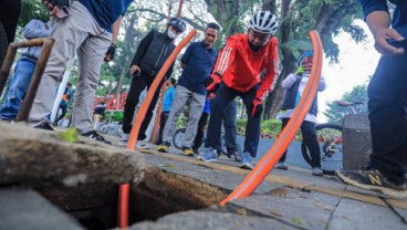 Kabel Melayang di Kawasan Dago Bandung Mulai Diturunkan, Selanjutnya 13 Titik Lagi