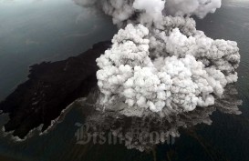 Gunung Anak Krakatau Erupsi, Warga Diminta Tak Berada di Radius 2 Kilometer