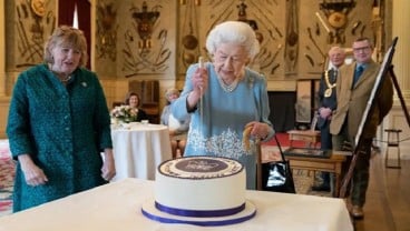 Foto-foto Ratu Elizabeth Potong Kue Rayakan 70 Tahun Bertahta, Platinum Jubilee